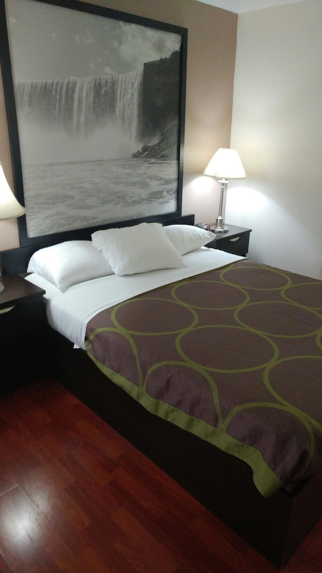 Hotel Super 8 By Wyndham Cambridge/kitchener/waterloo Area