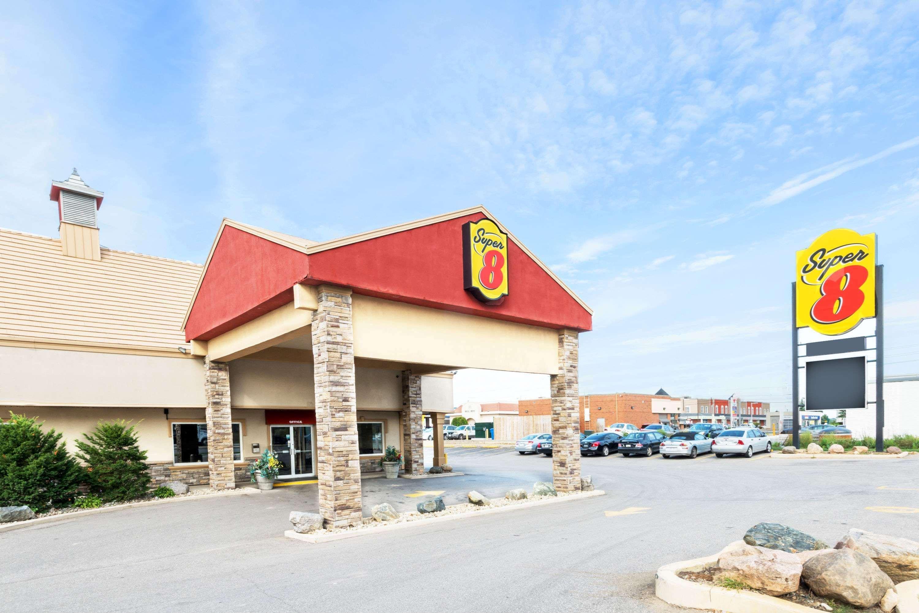 Hotel Super 8 By Wyndham Cambridge/kitchener/waterloo Area *