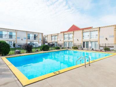 Super 8 By Wyndham Cambridge/kitchener/waterloo Area Hotel *