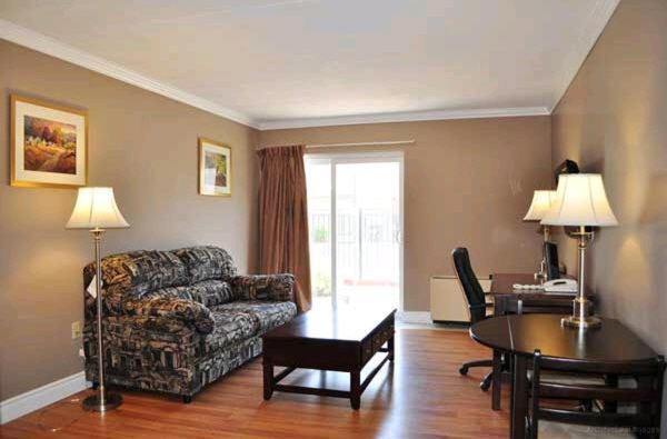 Super 8 By Wyndham Cambridge/kitchener/waterloo Area *