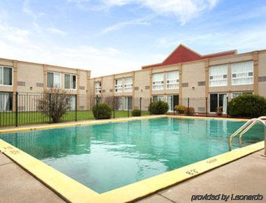 Super 8 By Wyndham Cambridge/kitchener/waterloo Area
