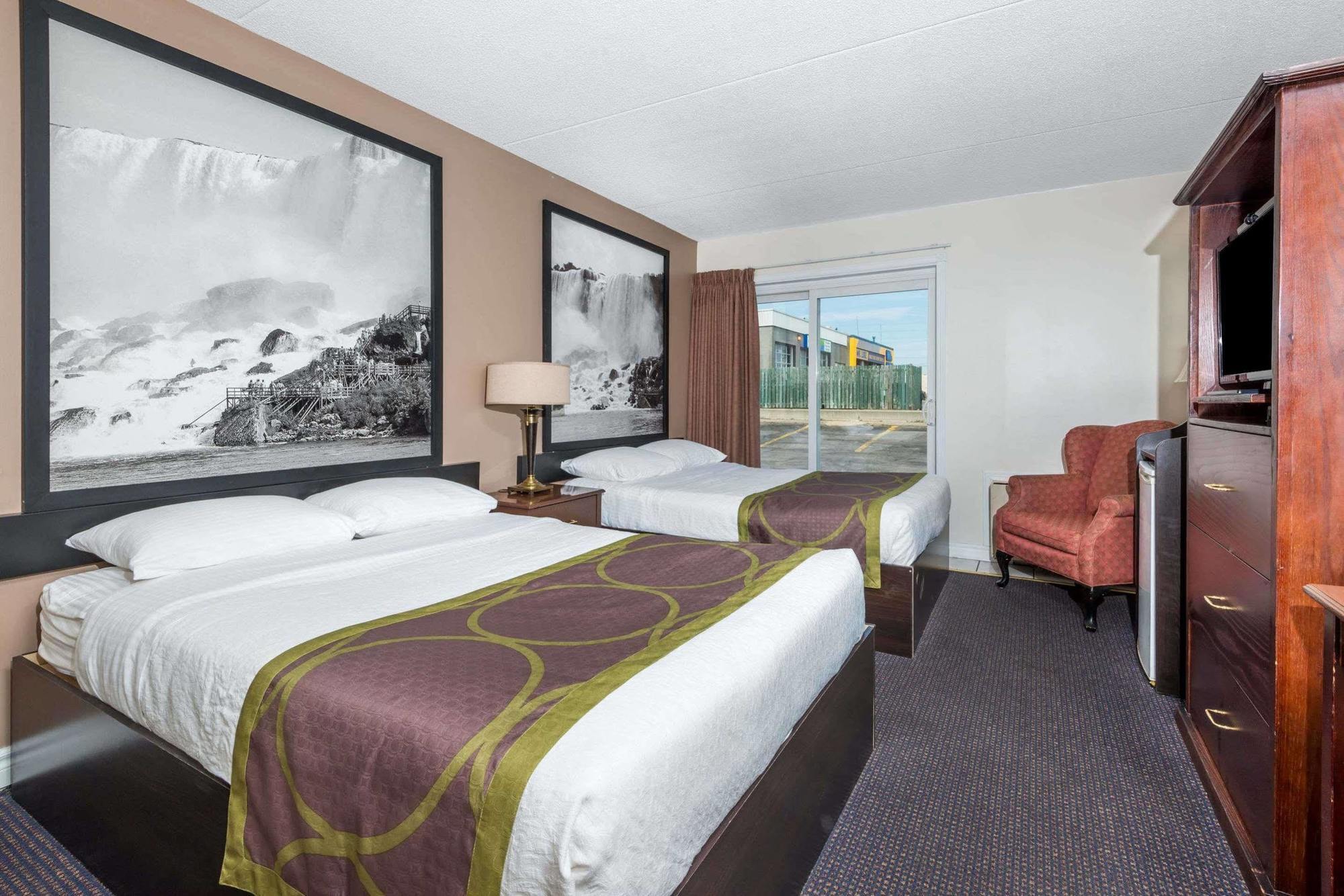 Hotel Super 8 By Wyndham Cambridge/kitchener/waterloo Area *